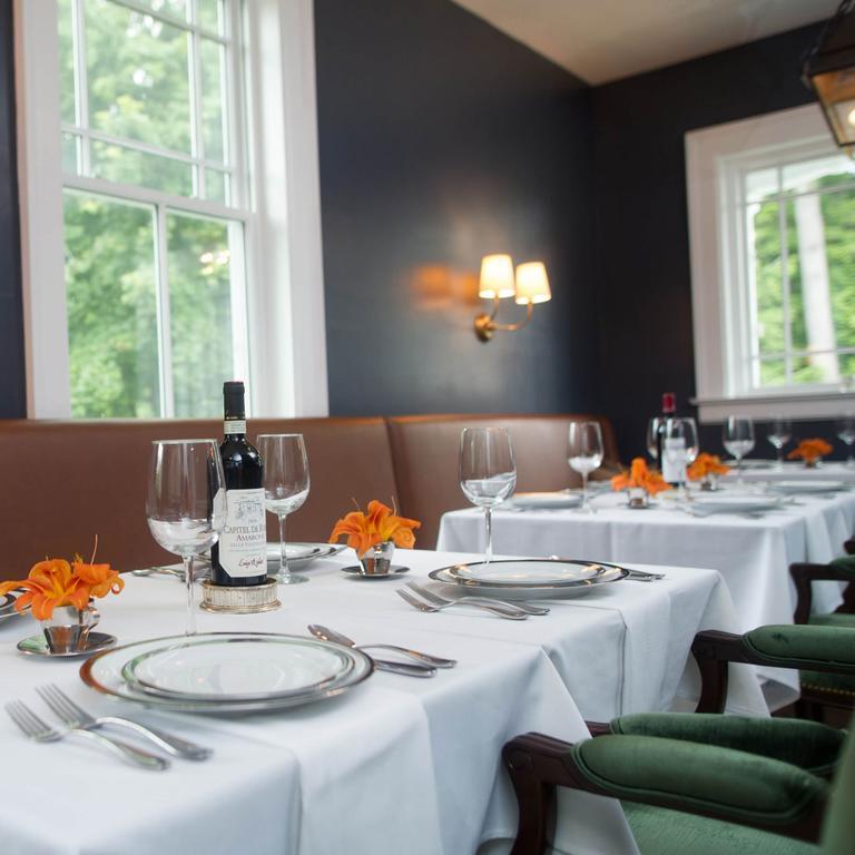 Kemble Inn - Restaurant - Bar Lenox Exterior photo